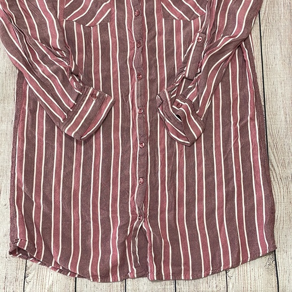 🌸 Clearance! 🌸 Pink Rose Striped Long Button Down Flannel Size M - Picture 4 of 7